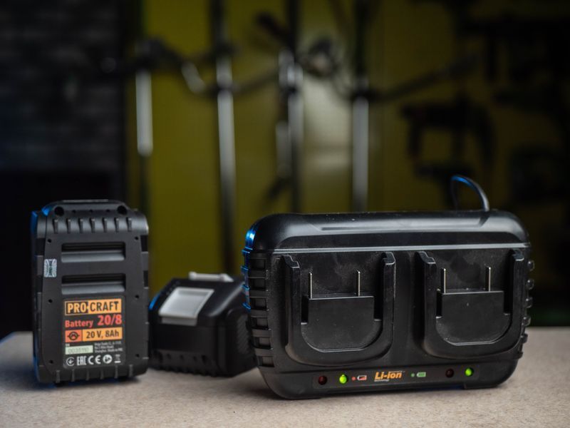 Зарядний пристрій 20 В Li-ion на 2 акумулятора Procraft Charger20/2 Charger20_2 фото