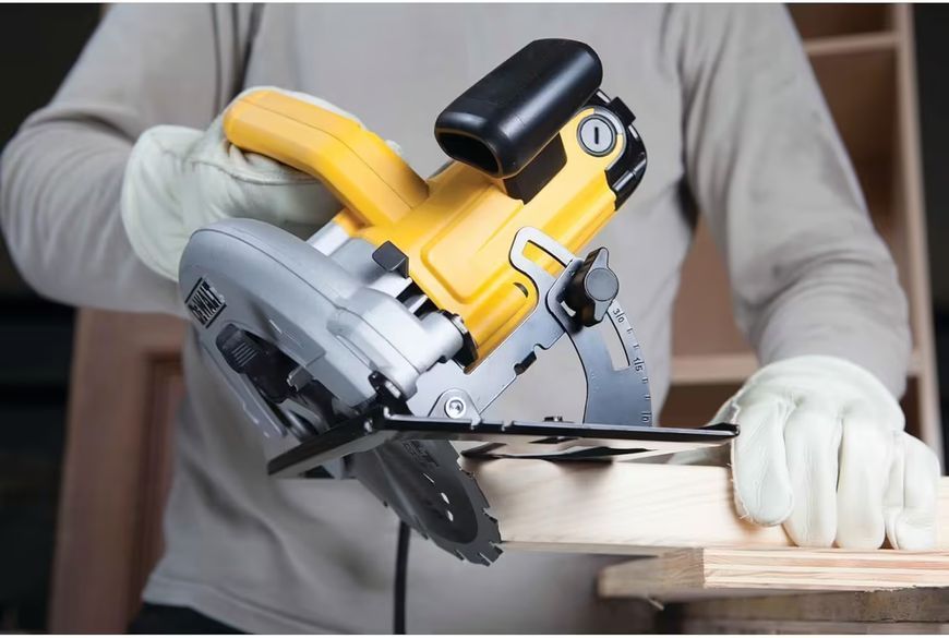 Пила дисковая сетевая DeWALT DWE560 DWE560 фото